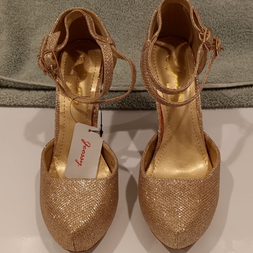 Jeossy Gold Sparkly Shoes, Women's Size 7.5